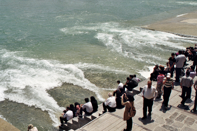 Leute am Wasser